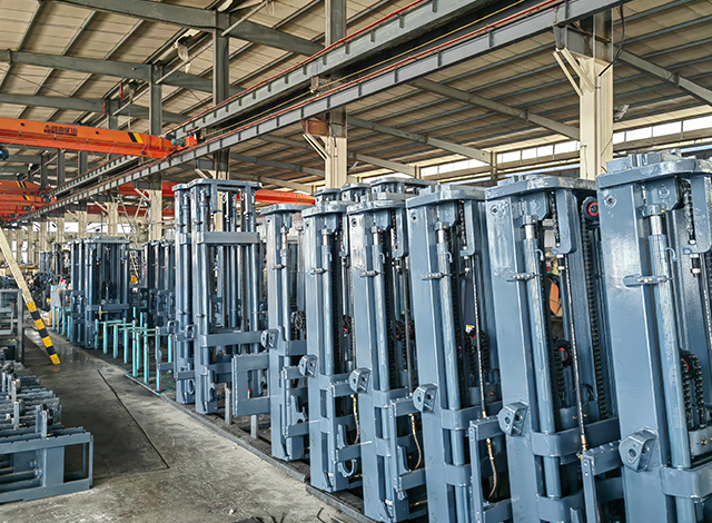 Automatic bending machines for forklift production